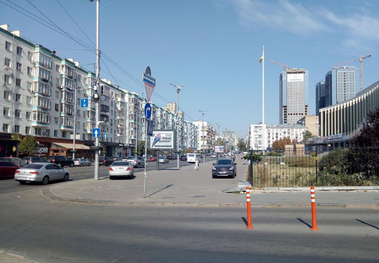 Двухкомнатная Вид На Дворец Украина Kiew Exterior foto