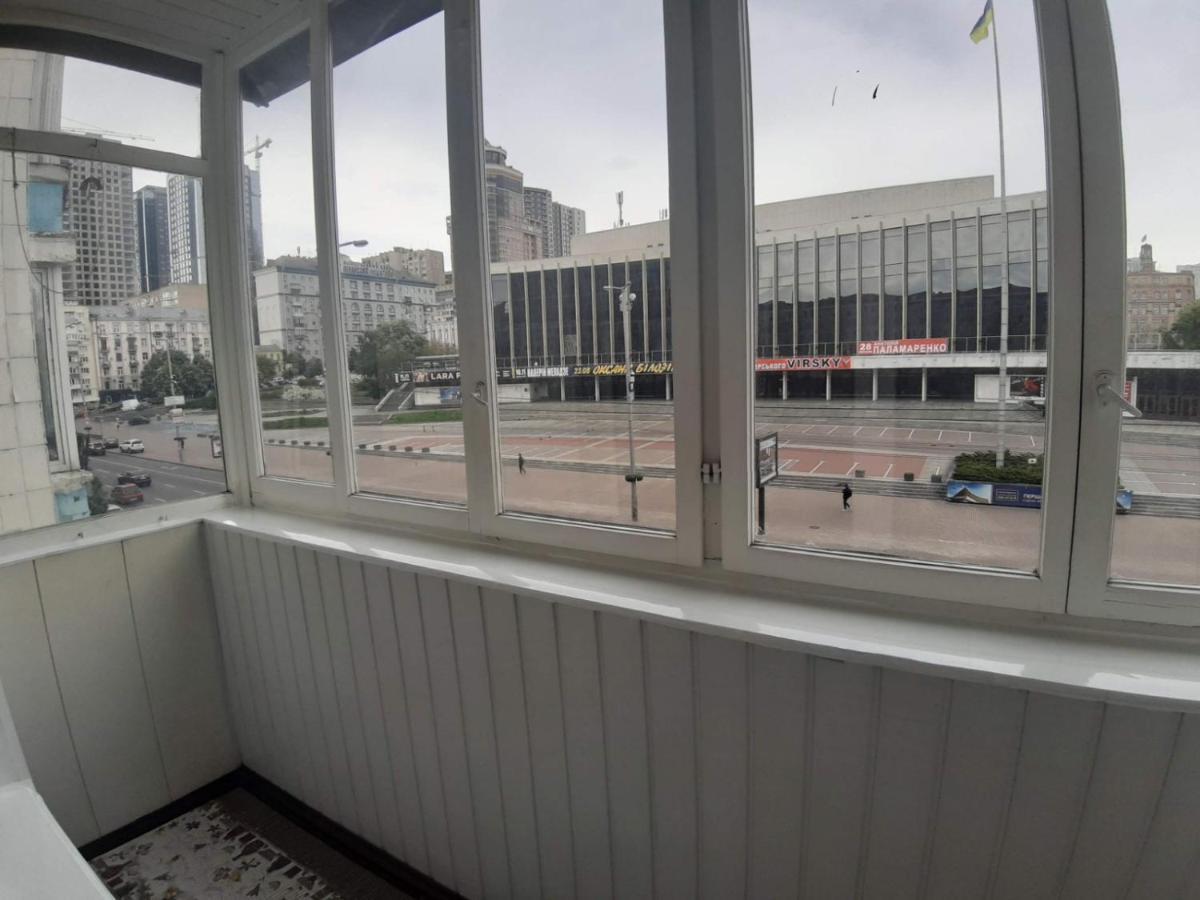 Двухкомнатная Вид На Дворец Украина Kiew Exterior foto