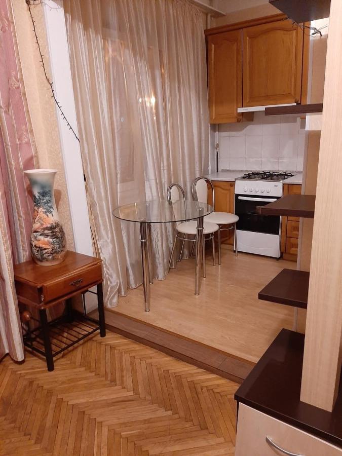 Двухкомнатная Вид На Дворец Украина Kiew Exterior foto