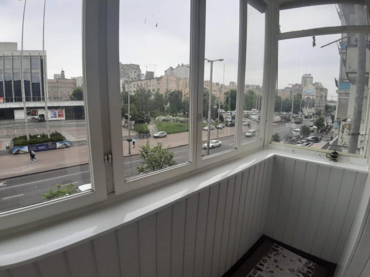 Двухкомнатная Вид На Дворец Украина Kiew Exterior foto